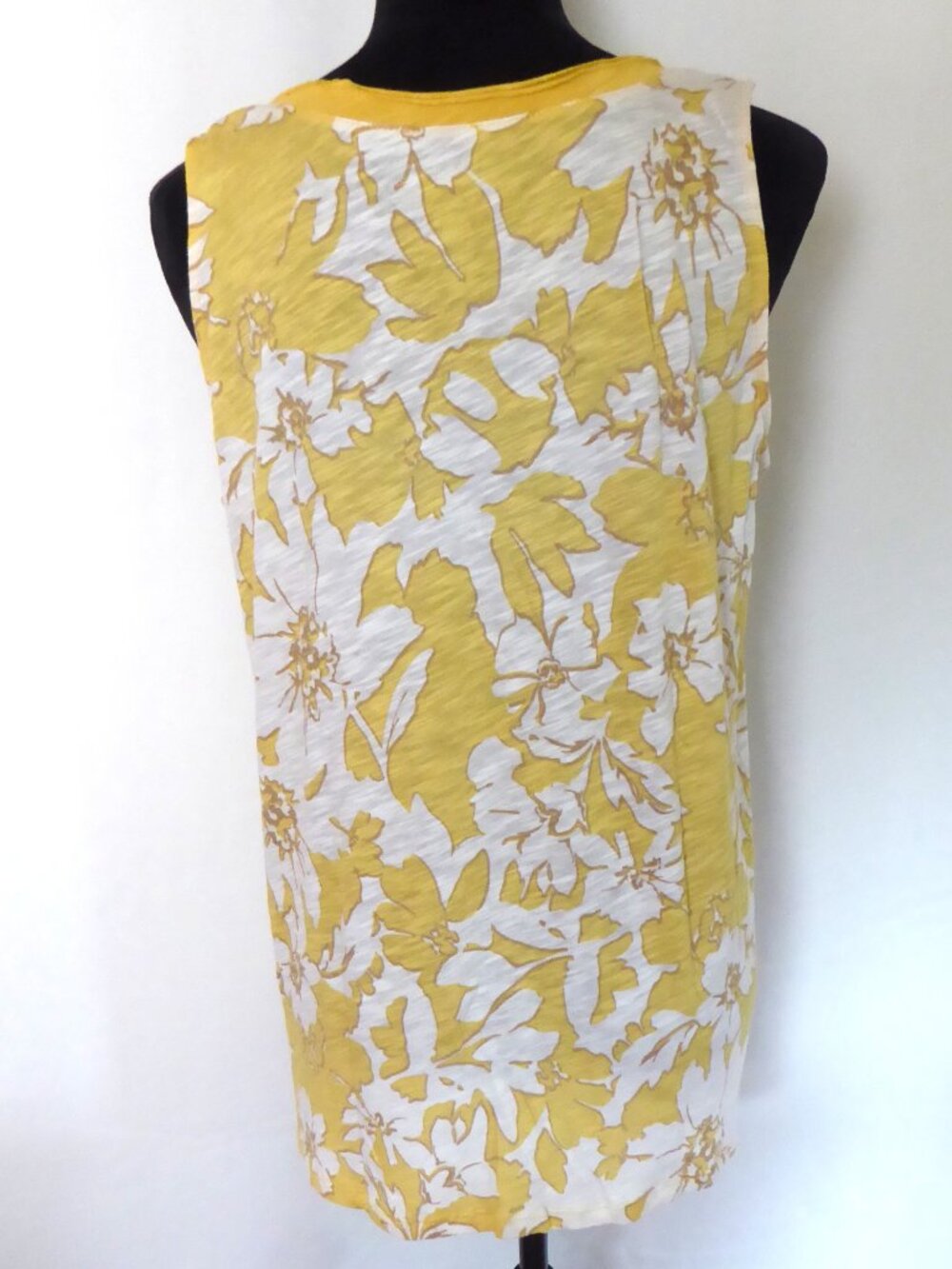 SONOMA BRAND YELLOW OCHRE WHITE FLORAL TANK TOP LARGE - Picture 4 of 10